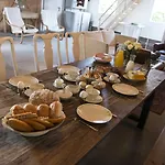 Logeren Bij Van Heeren Guest house